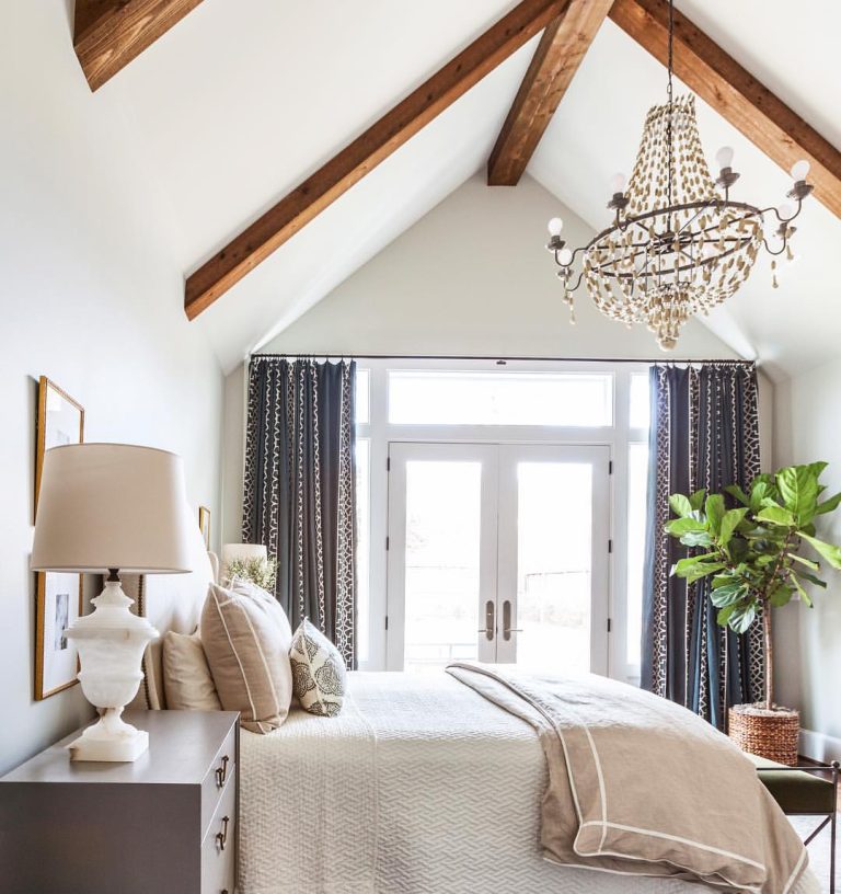 20 Stunning Vaulted Ceiling Bedroom Ideas to Inspire You